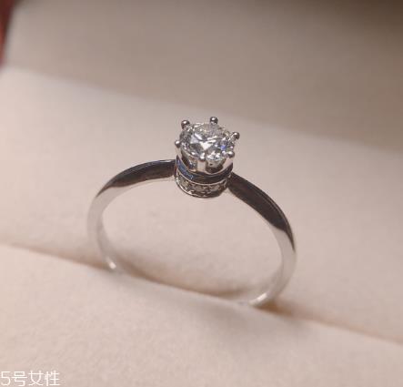 周大生和周生生是什么关系_哪个好？