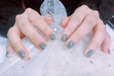 ​甲油胶可以直接涂在指甲上吗 甲油胶可以直接撕掉吗