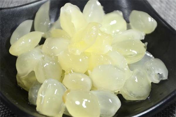 皂角米过期了还能吃吗 皂角米发白还能吃吗