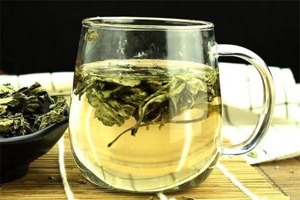 荷叶茶晚上能喝吗 可以适量饮用