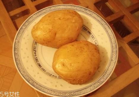 微波炉烤土豆要多久 美味土豆的烤法