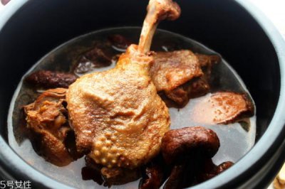 ​红菇可以炖鸭肉吗 滋补红菇老鸭汤食谱
