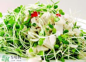 香椿拌豆腐怎么做好吃？香椿拌豆腐放什么油？