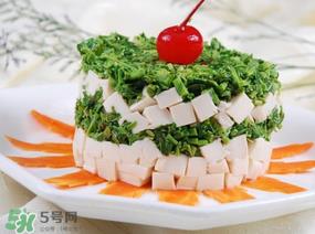 香椿拌豆腐怎么做好吃？香椿拌豆腐放什么油？
