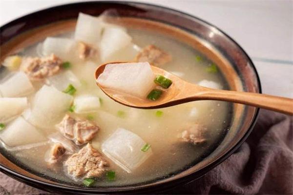 白萝卜姜汤能治咳嗽吗 白萝卜姜汤晚上可以喝吗