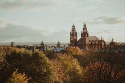​英国旅游的节目叫什么？一个秃头去全世界旅行各种吐槽