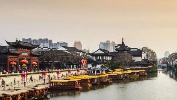 旅游有六朝古都之称的是哪个城市，南京地理环境  4
