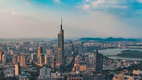 旅游有六朝古都之称的是哪个城市，南京地理环境  2