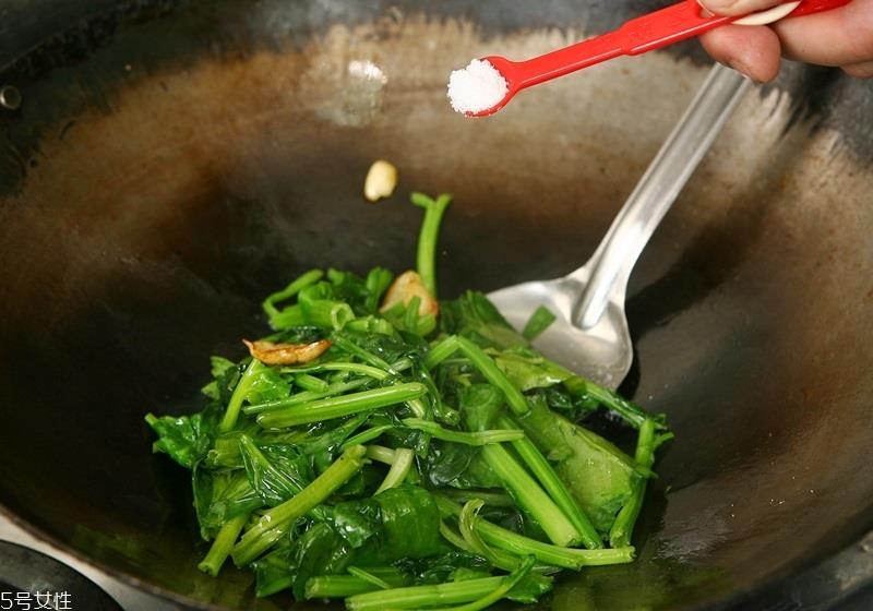 盐什么时候放最好 盐为什么要最后放
