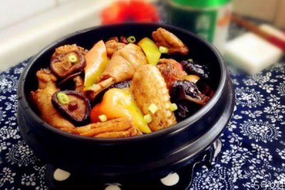 ​黄焖鸡怎么做好吃呢 黄焖鸡的材料主要是什么呢