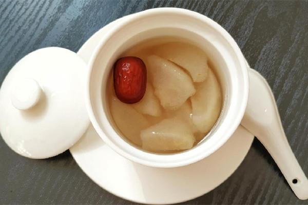梨子煮水用雪梨还是香梨好 梨子煮水用什么梨