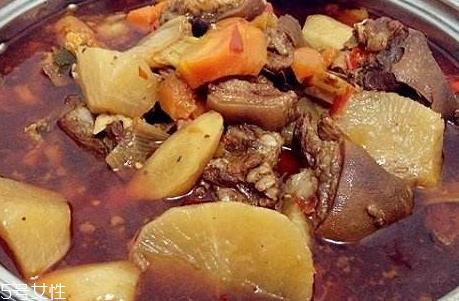 羊肉火锅用什么火锅底料 
