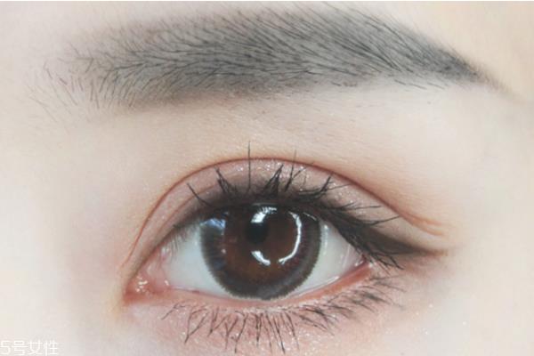 日常深邃眼妆步骤 立体眼影画法