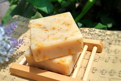 ​用手工皂洗脸毛孔会变大吗 用手工皂洗脸后脸干