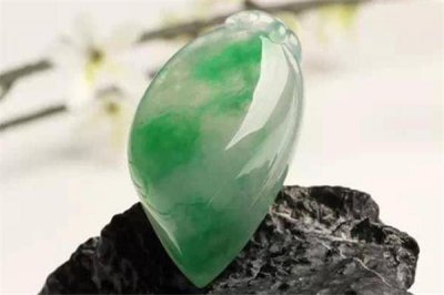 ​金丝种翡翠价格 金丝种翡翠值钱吗
