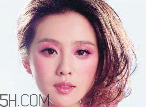 酒红色眼妆配什么口红 秋冬酒红色眼妆怎么画