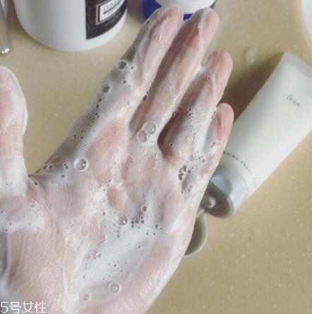 ipsa洗面奶和雅诗兰黛洗面奶哪个好用