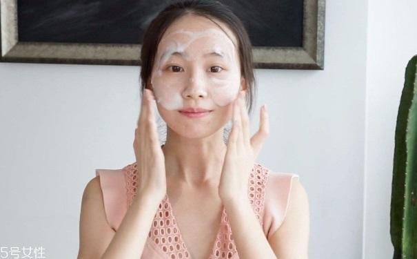 午睡多长时间需要卸妆 午休1小时与2小时的卸妆方法