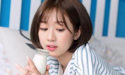 ​问女生在干嘛女生回复看电视，怎么幽默回复？