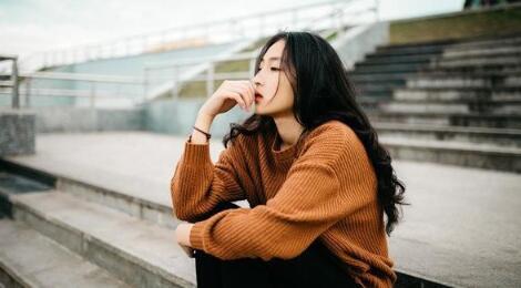 女生看电视幽默的回复4