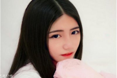 ​眼线画在哪 眼线画在睫毛下面还是上面