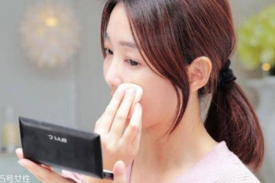 ​肤色偏黄适合什么颜色腮红 get挑腮红攻略