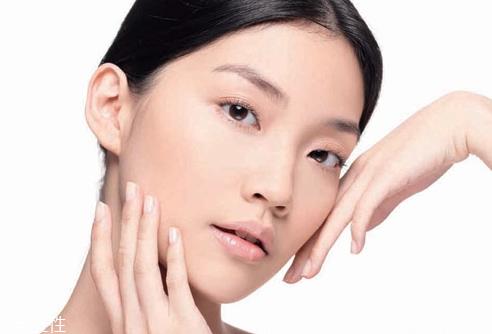粉底不服帖怎么办 粉底不吸收的完美底妆诀窍