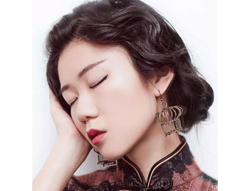 穿旗袍配什么耳环好看 穿旗袍耳饰搭配技巧