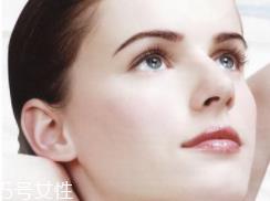 粉底液为什么溶妆？出油稀释妆容