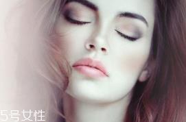 粉底液为什么溶妆？出油稀释妆容