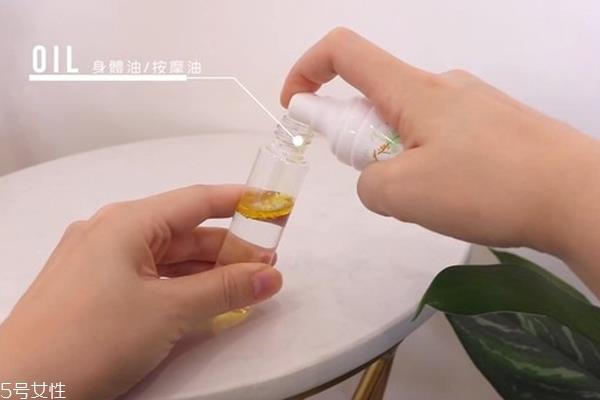 亮体喷雾怎么自制 让肩膀锁骨拥有超美光泽感