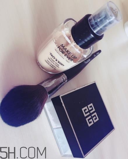 make up forever水粉霜好用吗？make up forever水粉霜多少钱？