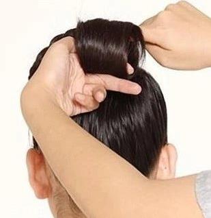 发量少怎么扎丸子头 4步打造圆润后脑勺