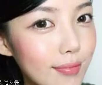 用口红怎么画腮红？4个步骤让腮红更自然