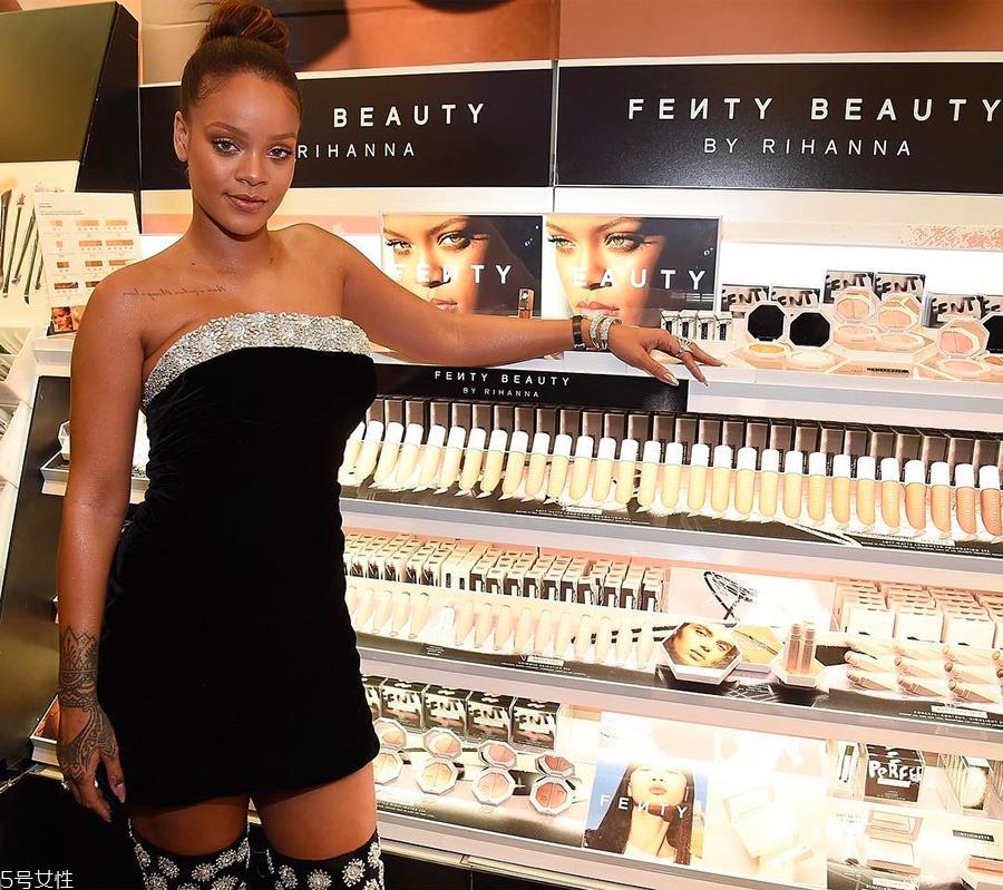 rihanna最新美妆教程详细步骤 rihanna美妆教程什么牌子