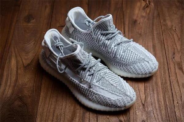 yeezy 350满天星真假对比 鉴定方法看这里