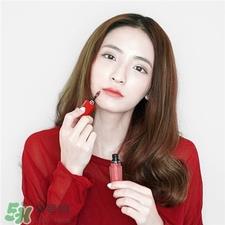 阿玛尼唇釉沾杯掉色吗?阿玛尼红管沾杯吗?