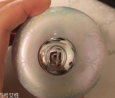 perfect skin雪花磁石气垫和爱敬水粉霜哪个好