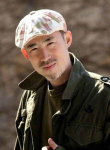 ​他曾出演《仙剑三》，皮肤白被疑患白血病，10年无戏可拍今成导演