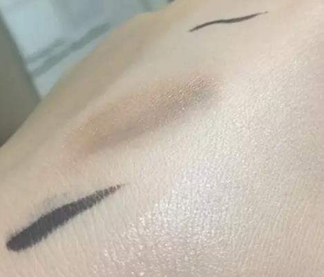 用防晒棒会花妆吗？化妆了还能用防晒棒吗