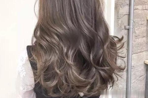 现在大家常说的：渣男锡纸烫，渣女大波浪，到底是什么意思？