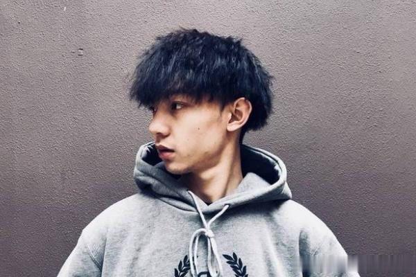 现在大家常说的：渣男锡纸烫，渣女大波浪，到底是什么意思？