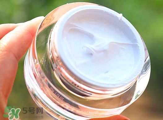 玛丽黛佳素颜霜和自然堂素颜霜哪个好用？有什么区别？