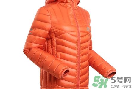 羽绒服和冲锋衣哪个保暖？冲锋衣保暖还是羽绒服保暖？