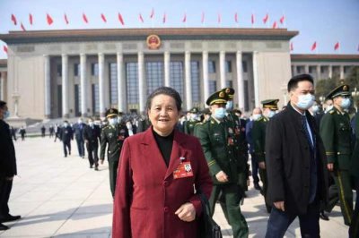 ​郭建华代表：做好“花生文章”为农民代言