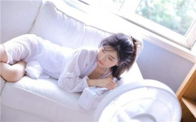 ​男生怎么和女生聊天，不会聊天的男生请看