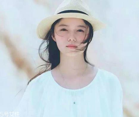 盐系女生怎样穿搭？清新无公害的邻家女孩