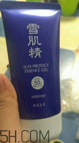 雪肌精防晒啫喱是化学防晒吗？有刺激吗？