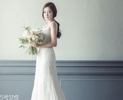 婚纱上的胶如何清洗？婚纱上有胶怎么洗？