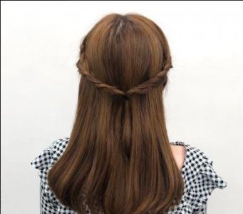 ​半马尾怎么扎好看 2个半马尾编发教学
